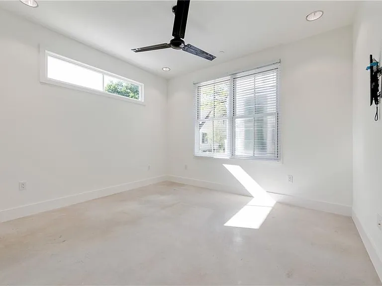 408 W 38th St #1 — Photo 14