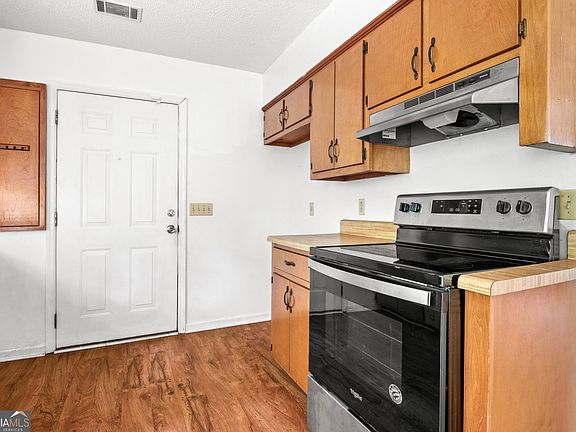 4th image of 85 Waters Ave