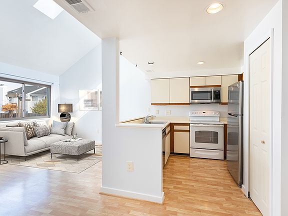 2nd image of 78 Hawthorne Ct NE #78