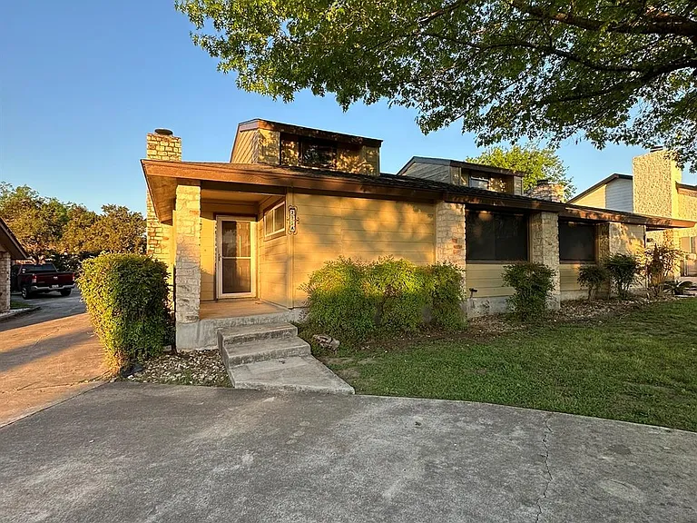 295 Mooring Cir #A — Photo 1