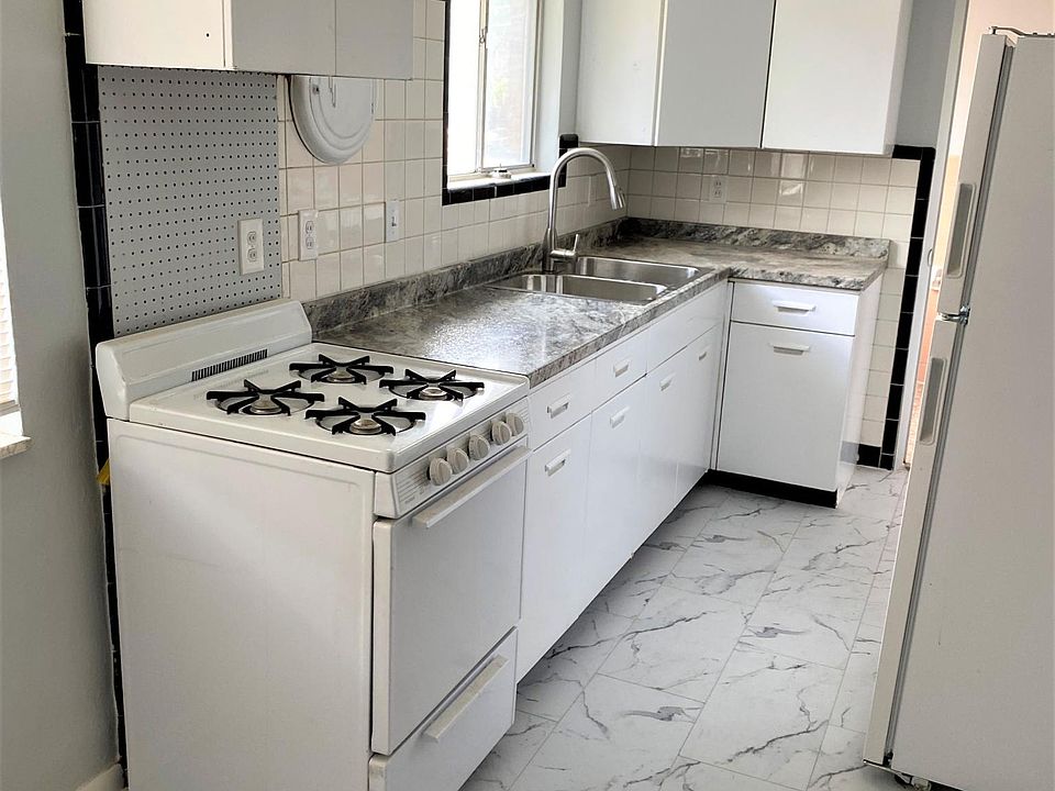 1st image of 218 Bellerive Blvd Floor 2