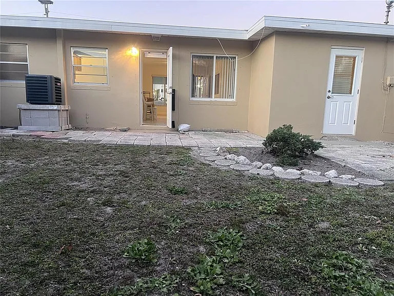 2495 Baywood Dr E — Photo 10