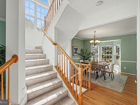 5th image of 102 Grace Manor Dr