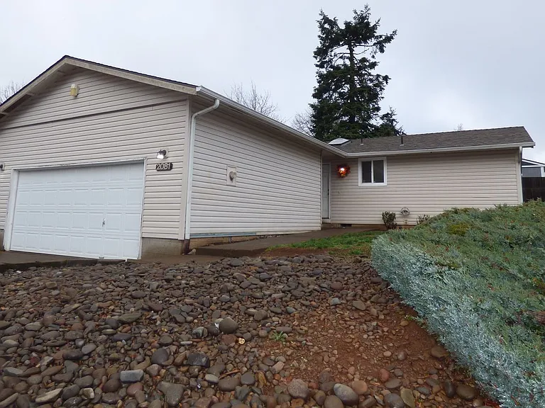 2081 Elmwood Dr S — Photo 12