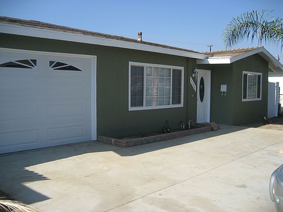 front of house w garage