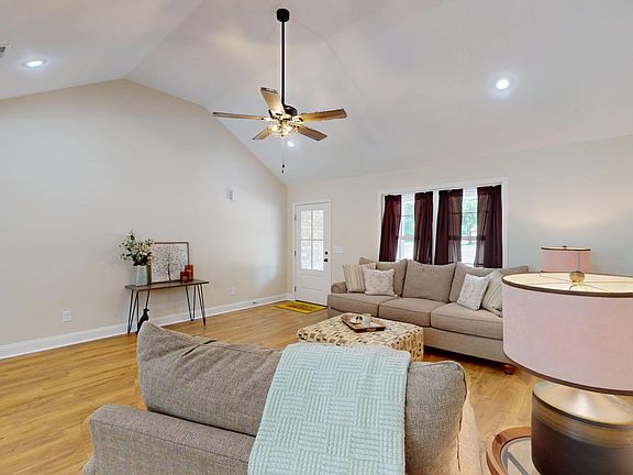 3rd image of 60 Forest Lake Ct