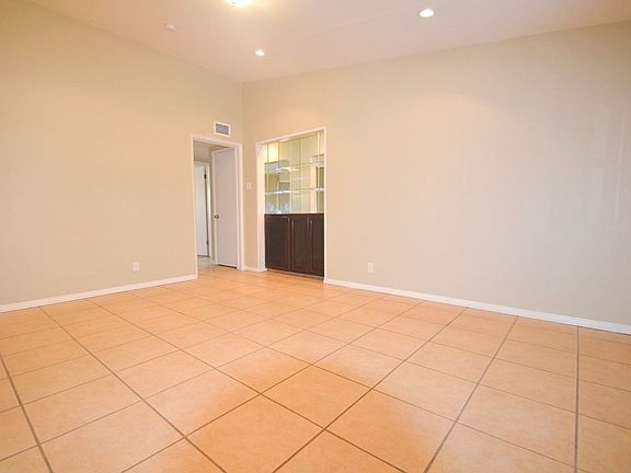 3rd image of 16614 Sunburst St