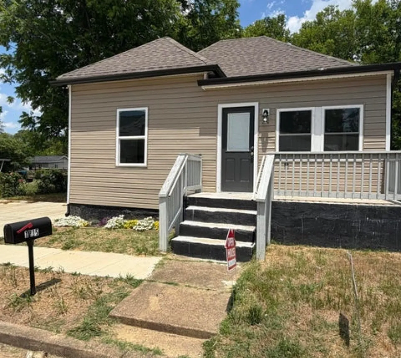 3 bed, 1144 sqft, $2,000 — Photo 1