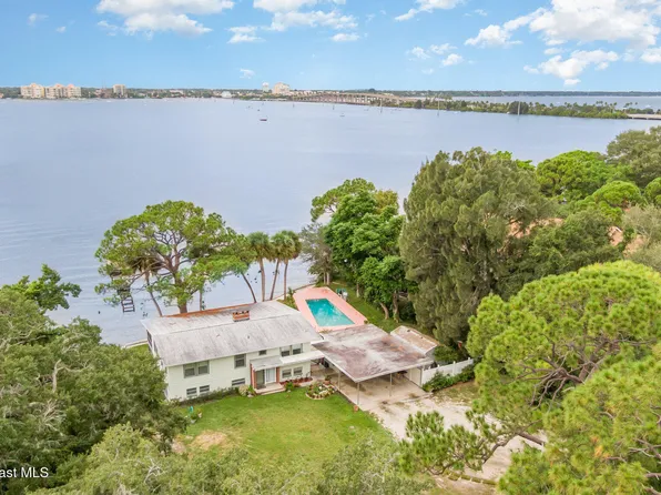 327 S Tropical Trl, Merritt Island, FL 32952