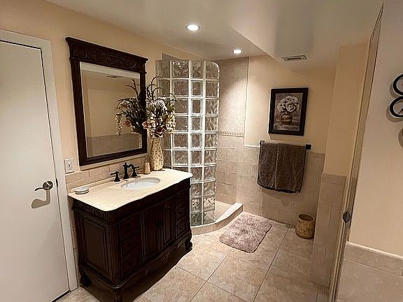 5th image of 1500 S Ocean Dr #Penthouse J