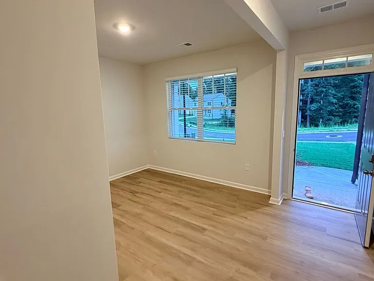 112 Glenrise Dr — Photo 4