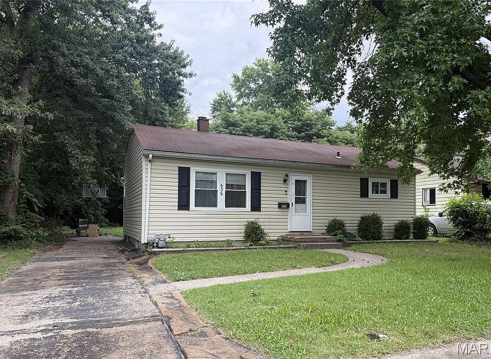 1st image of 636 Royal Heights Rd