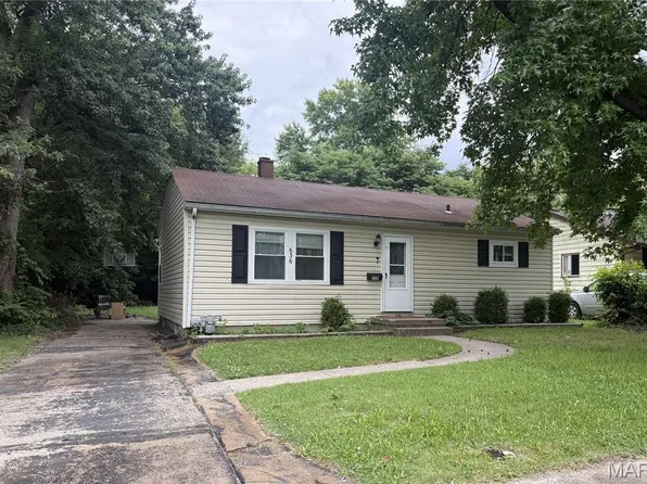 636 Royal Heights Rd, Belleville, IL 62226
