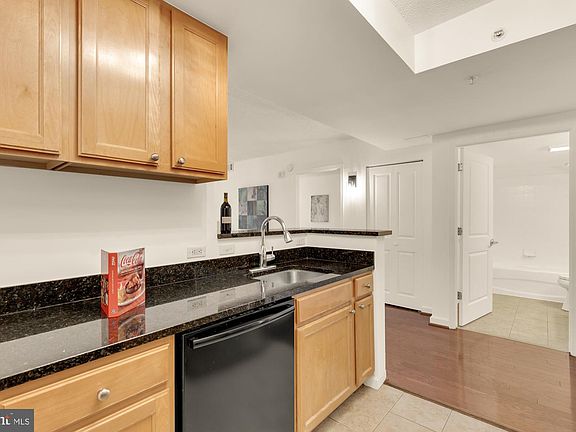 4th image of 880 N Pollard St APT 801