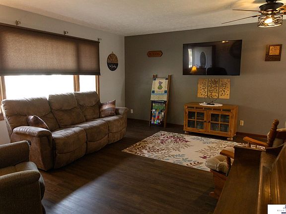4th image of 625 2nd St