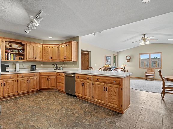 5th image of 204 Bohen St