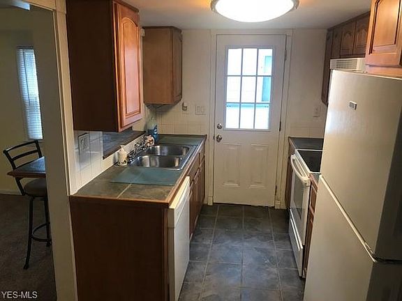 5th image of 162 E 316th St