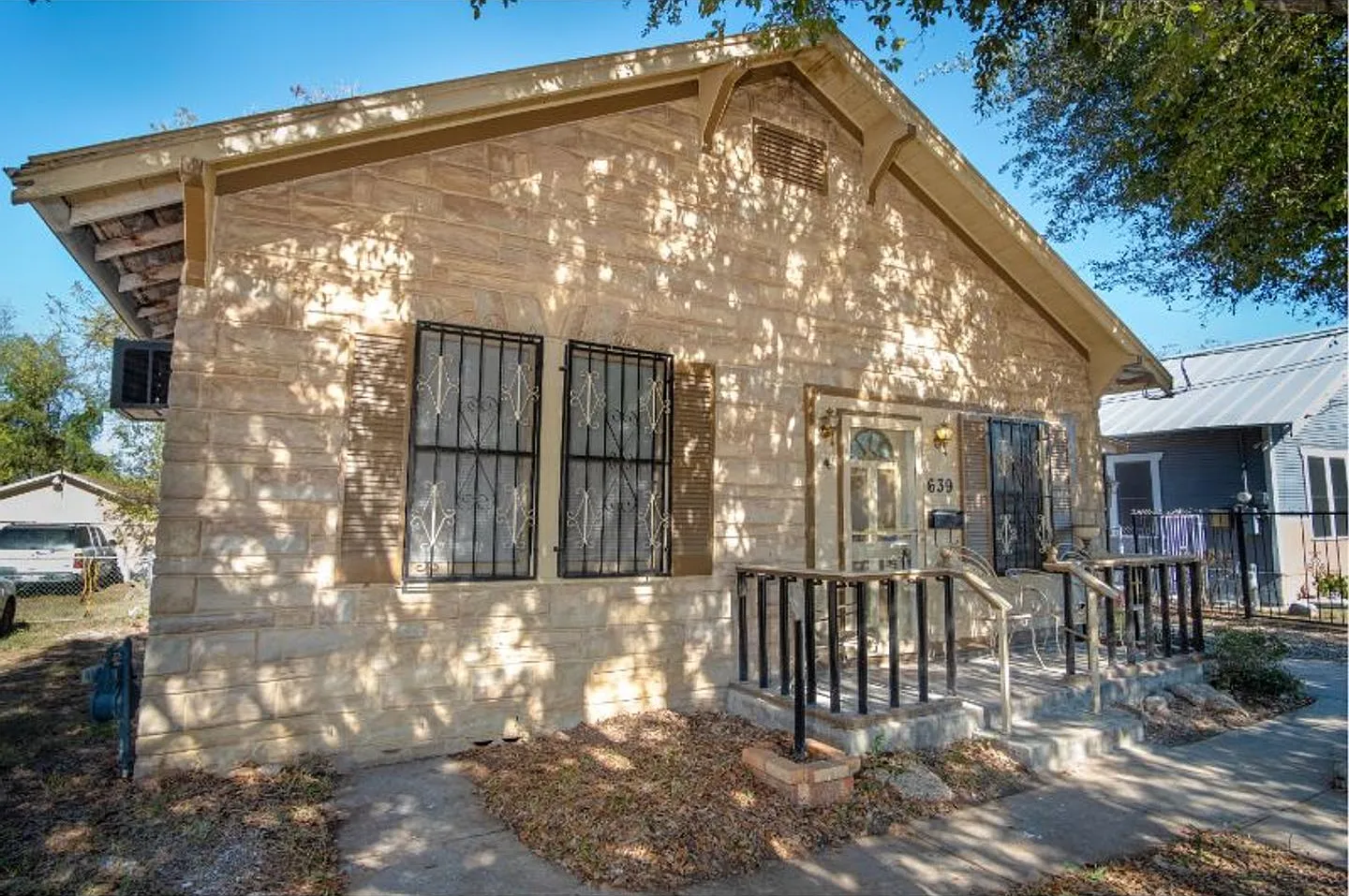 2 BR 1 BA Gorgeous Home Near Downtown — Photo 1