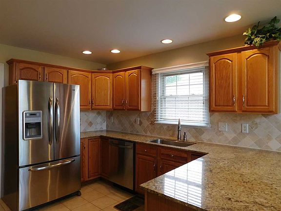 4th image of 2733 Reinford Dr
