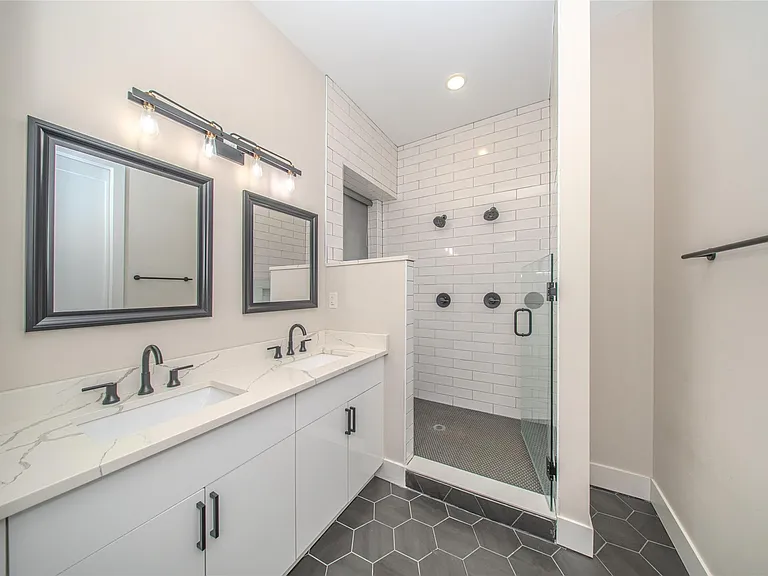 4530 Commonwealth St #1 — Photo 39
