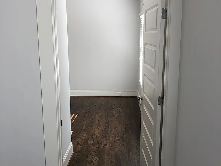 2121 Roslyn Ave — Photo 30
