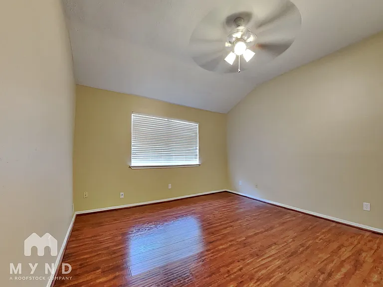 8111 Valeta Dr — Photo 7