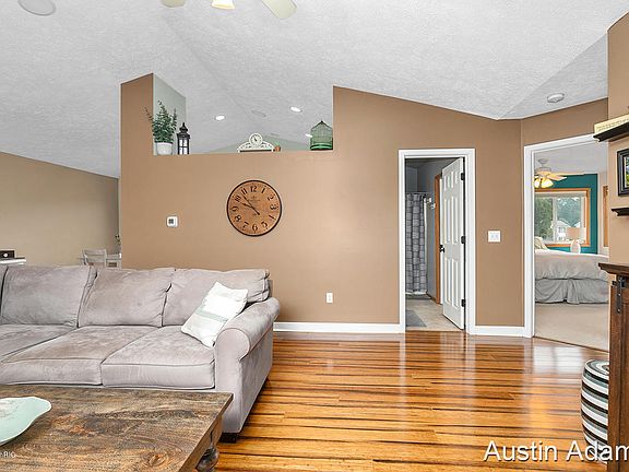 5th image of 575 Sunmeadow Dr SE