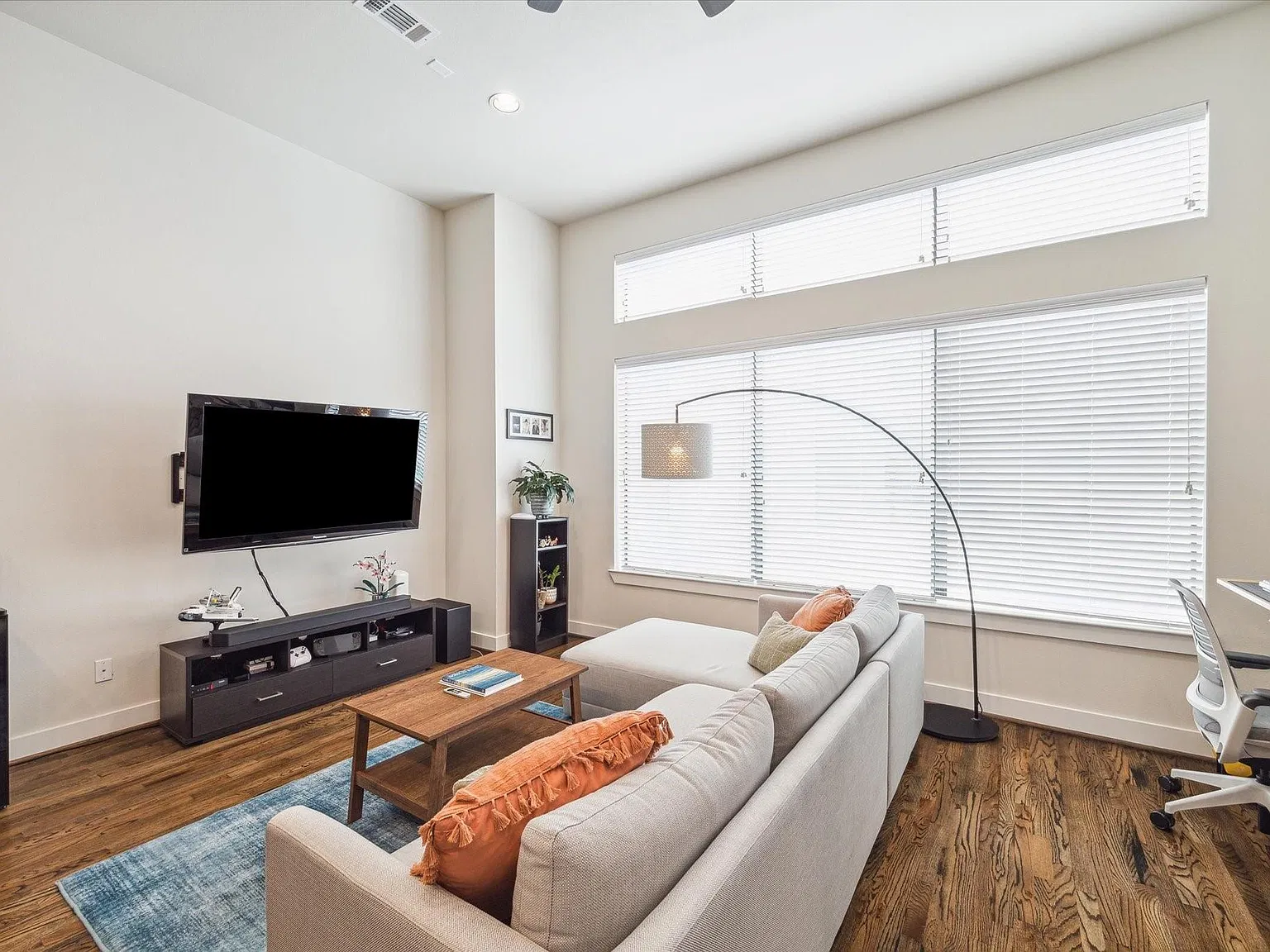 2 bed, 2.5 bath, 1586 sqft, $2,500 — Photo 3