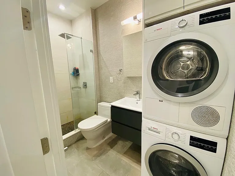 133 E 35th St #3 — Photo 15