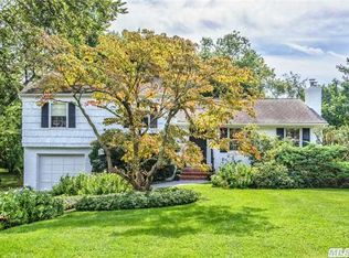 11 Wood Ln, Locust Valley, NY 11560