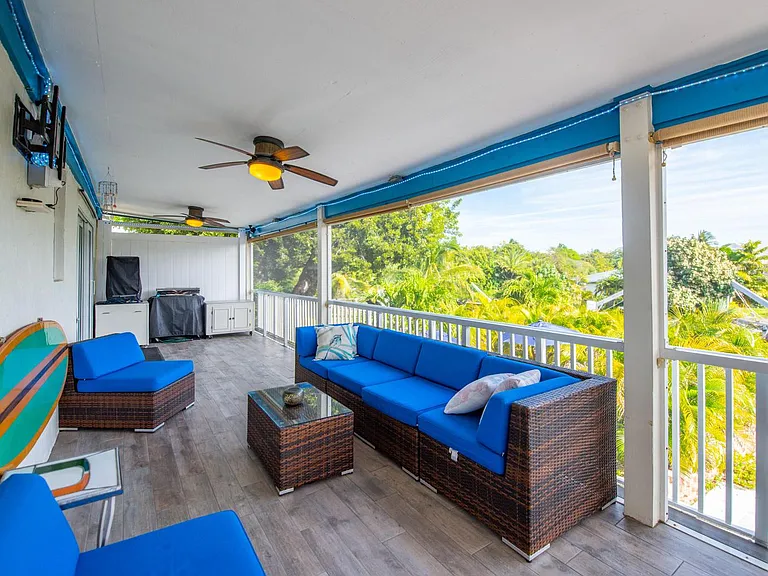 421 Ixora Dr — Photo 8