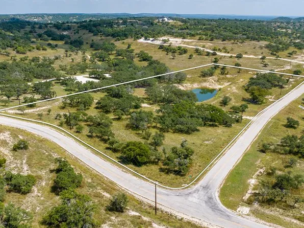 189 Fallen Acorn Dr, Blanco, TX 78606