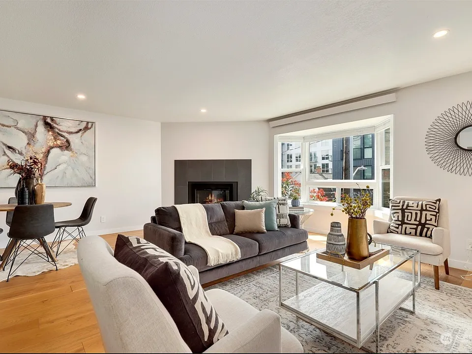 210 Boylston Ave E #205