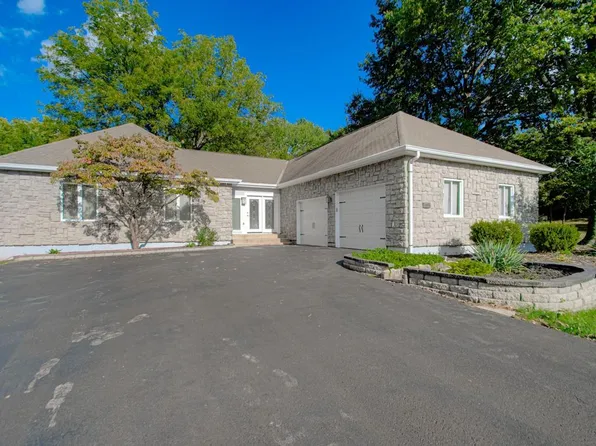 7407 NW Prairie View Rd, Kansas City, MO 64151