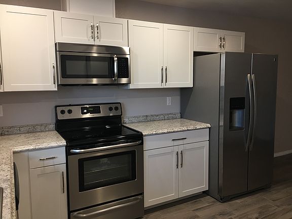 4th image of 2674 Glengarry Dr