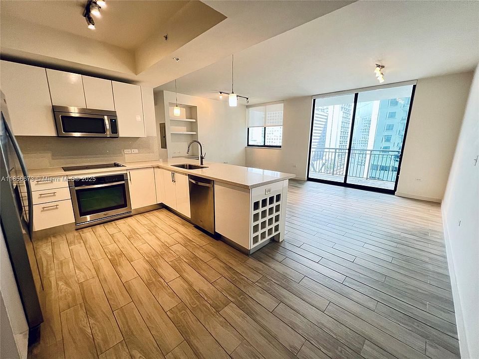 1st image of 999 SW 1st Ave #14