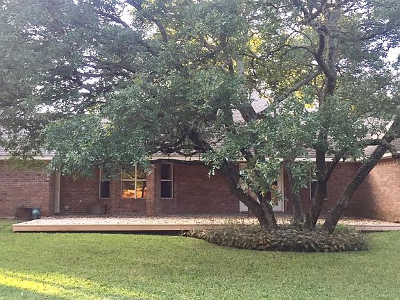 3rd image of 923 Salado Oaks Dr