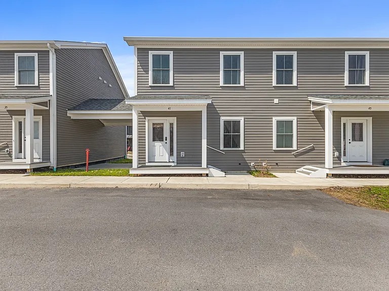 41 Gardner Ln — Photo 1