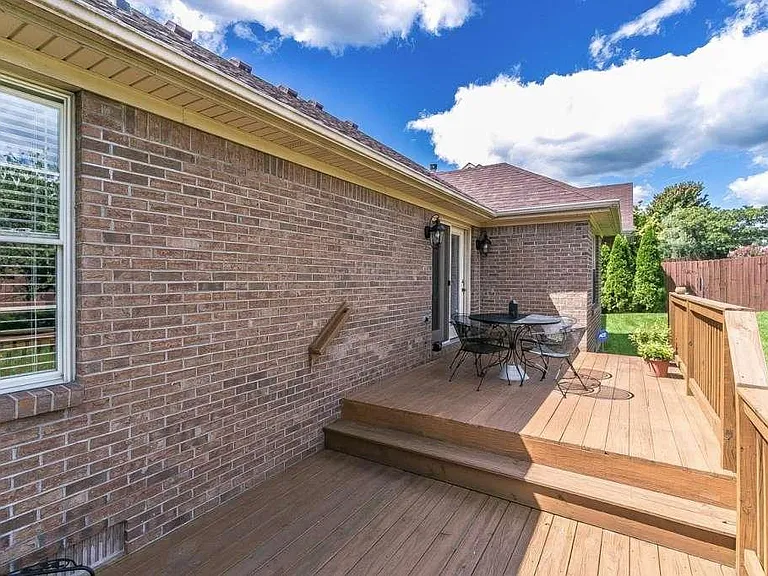 361 Reynolds Dr — Photo 9