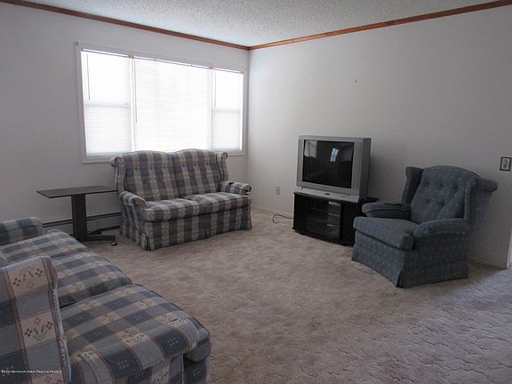 4th image of 124 Paradise Blvd