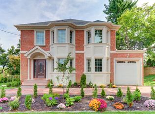 5 Red Brook Ter, Great Neck, NY 11024