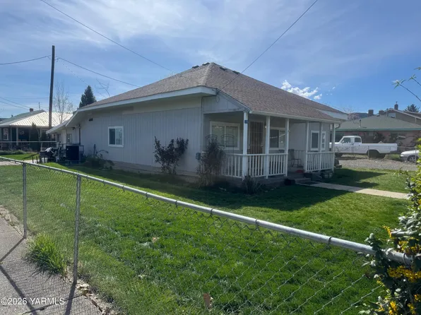 110 E 2nd St, Naches, WA 98937