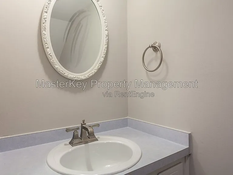 702 Buckingham Rd — Photo 8