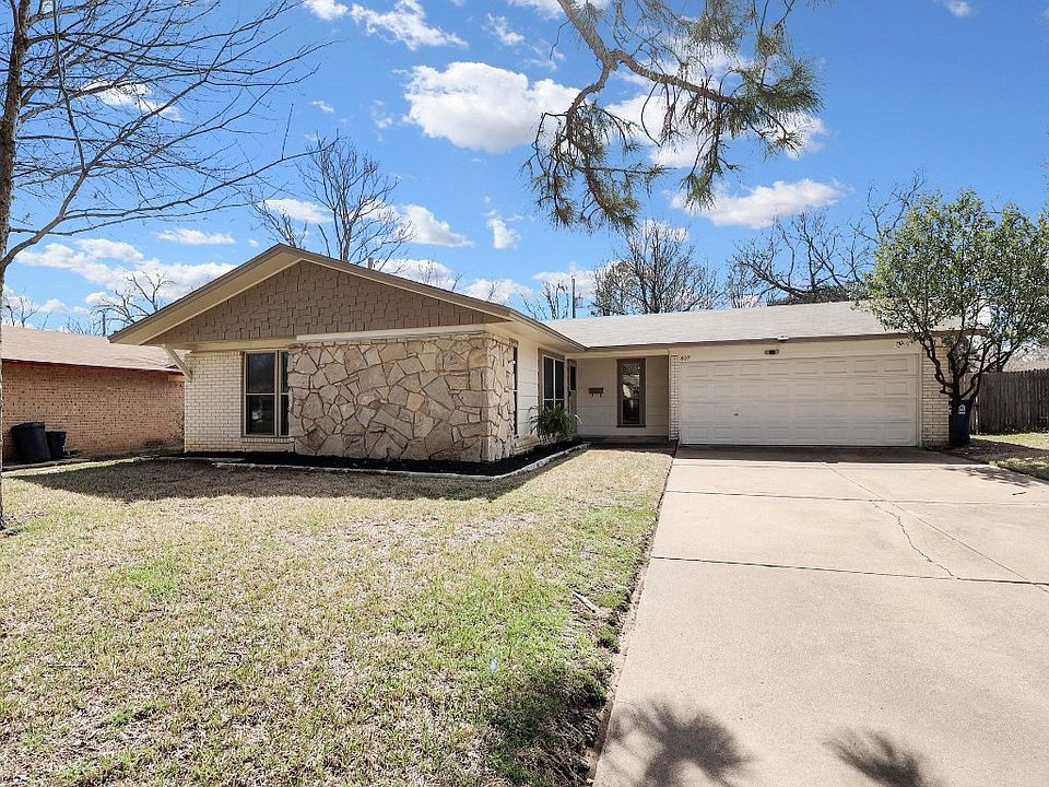 1st image of 807 N Ector Dr