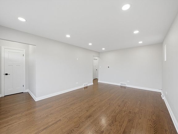 5th image of 4312 N Nottingham Ave