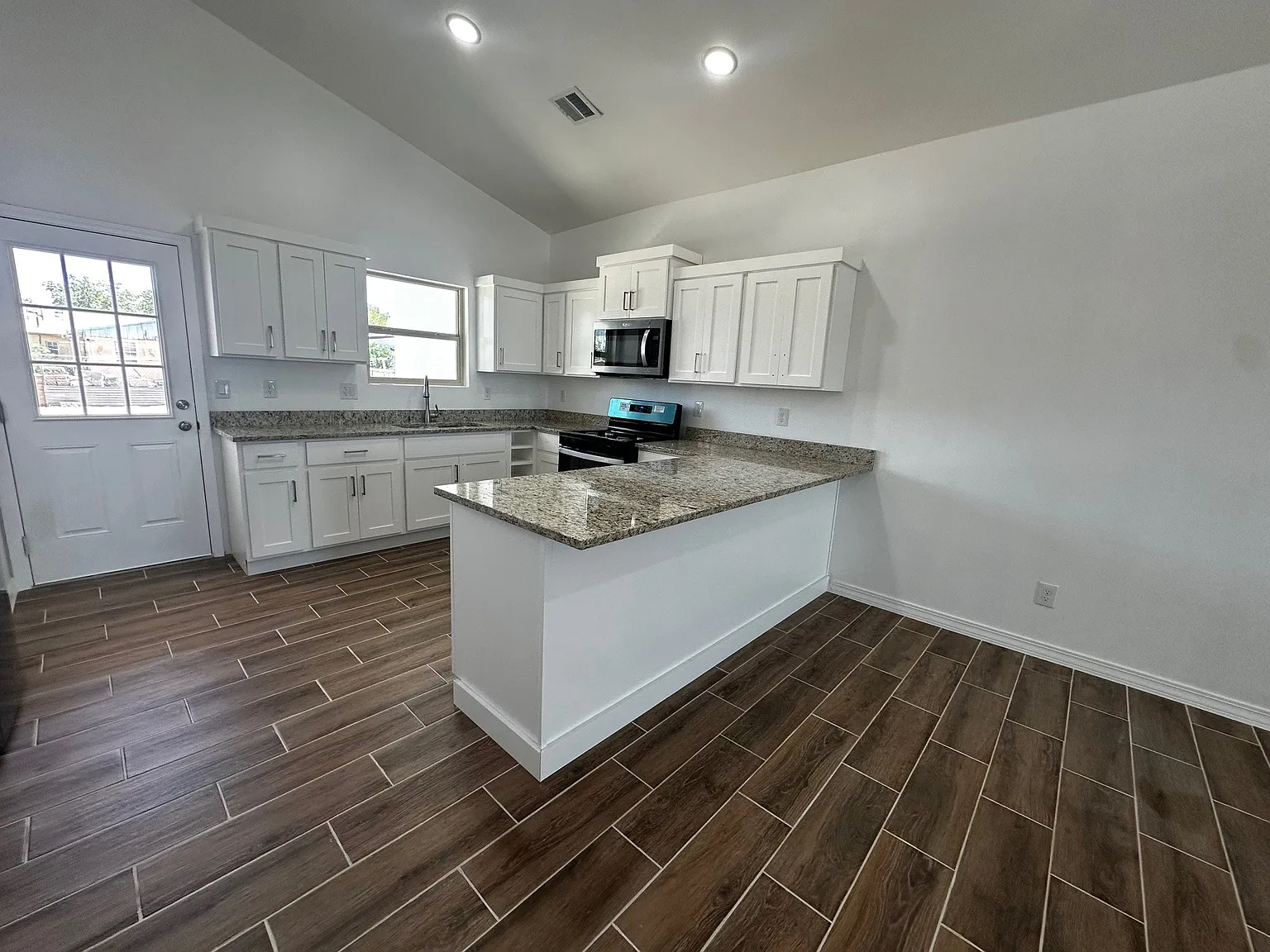 4 bed, 2.5 bath, 1575 sqft, $1,675 — Photo 3