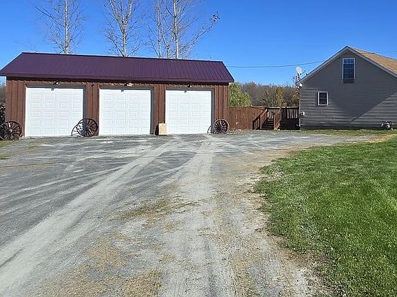 3rd image of 3081 Windfall Rd