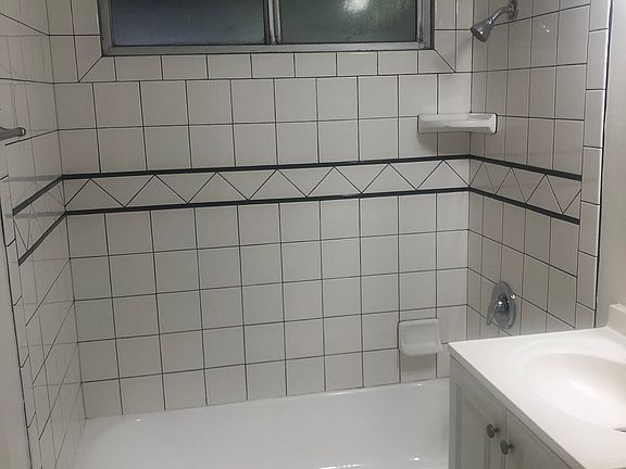 5th image of 5236 Willowcrest Ave APT B