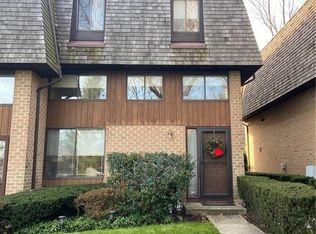 32 The Hamlet, Pelham, NY 10803