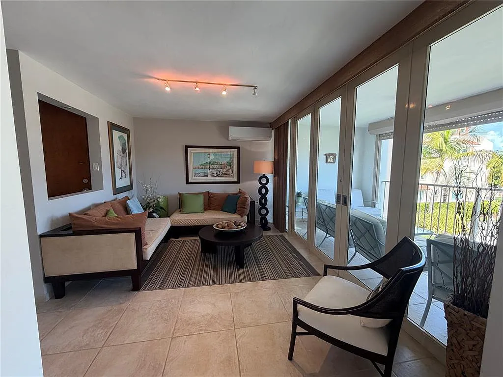 Building Photo - 205 Cond Harbour Point #B